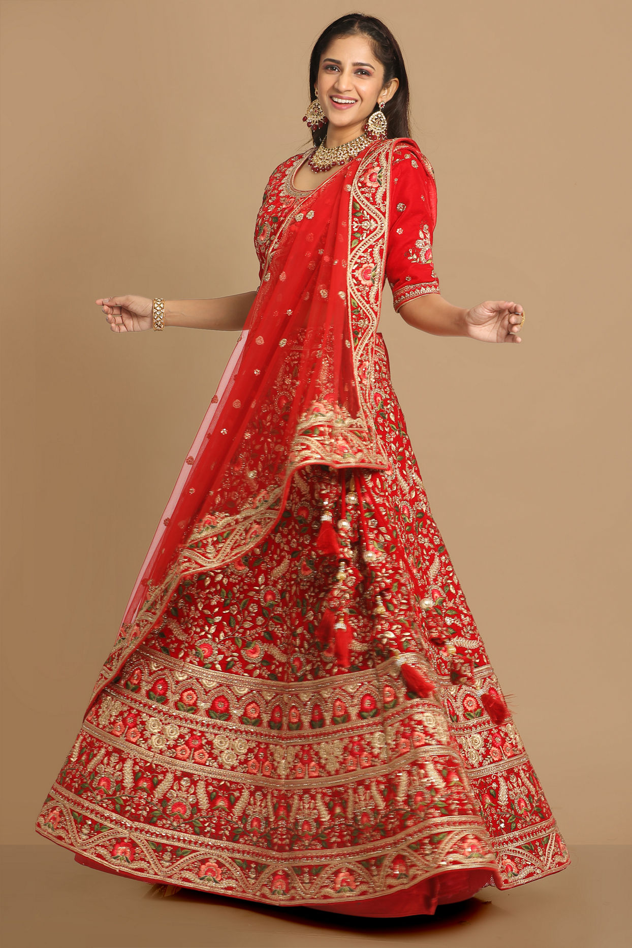 alt message - Mohey Women Red Floral Embroidered Lehenga image number 2